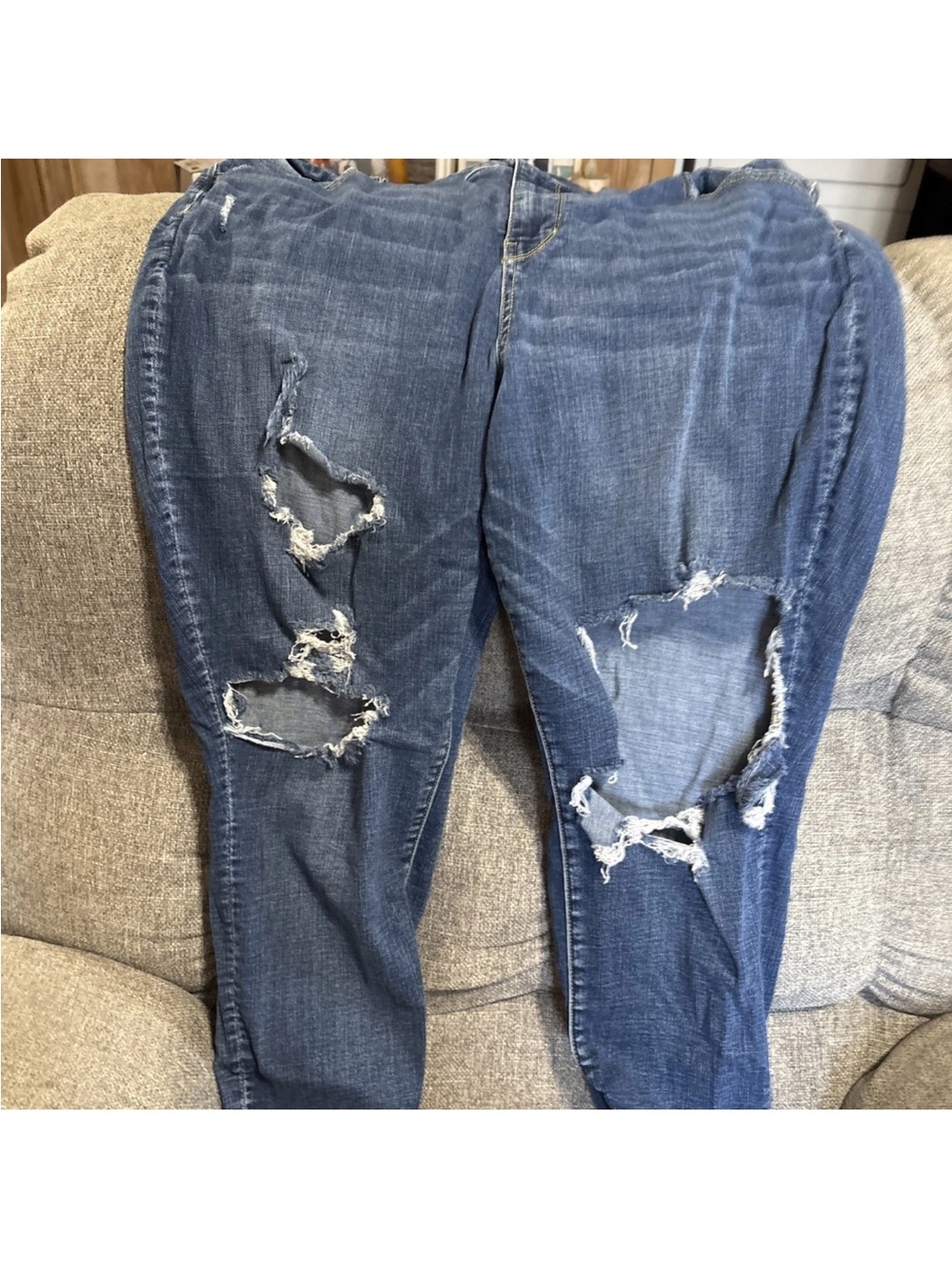 American Eagle Outfitters Next Level Stretch Med Wash Blue Distressed